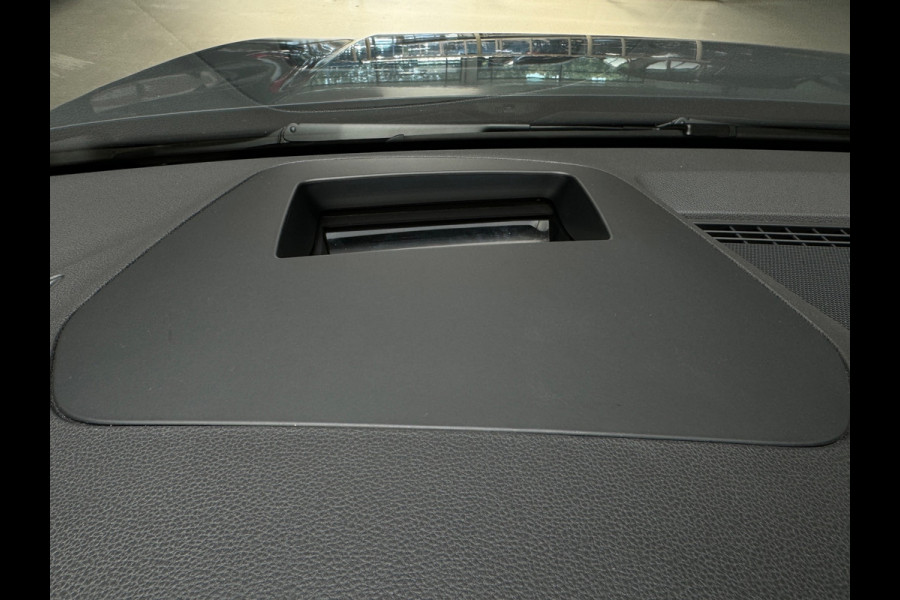 Volkswagen Golf 1.5 eTSI Pano|HuD|Trekhaak|360 Camera|Keyless|ACC|Sfeer|Lane Assist