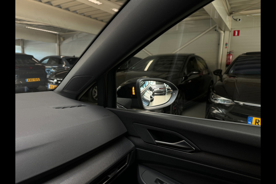 Volkswagen Golf 1.5 eTSI Pano|HuD|Trekhaak|360 Camera|Keyless|ACC|Sfeer|Lane Assist