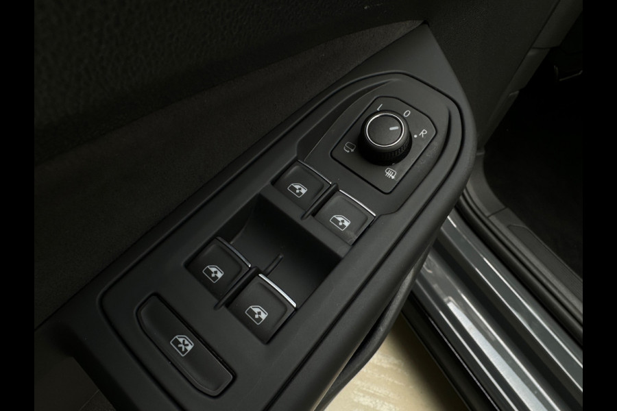 Volkswagen Golf 1.5 eTSI Pano|HuD|Trekhaak|360 Camera|Keyless|ACC|Sfeer|Lane Assist