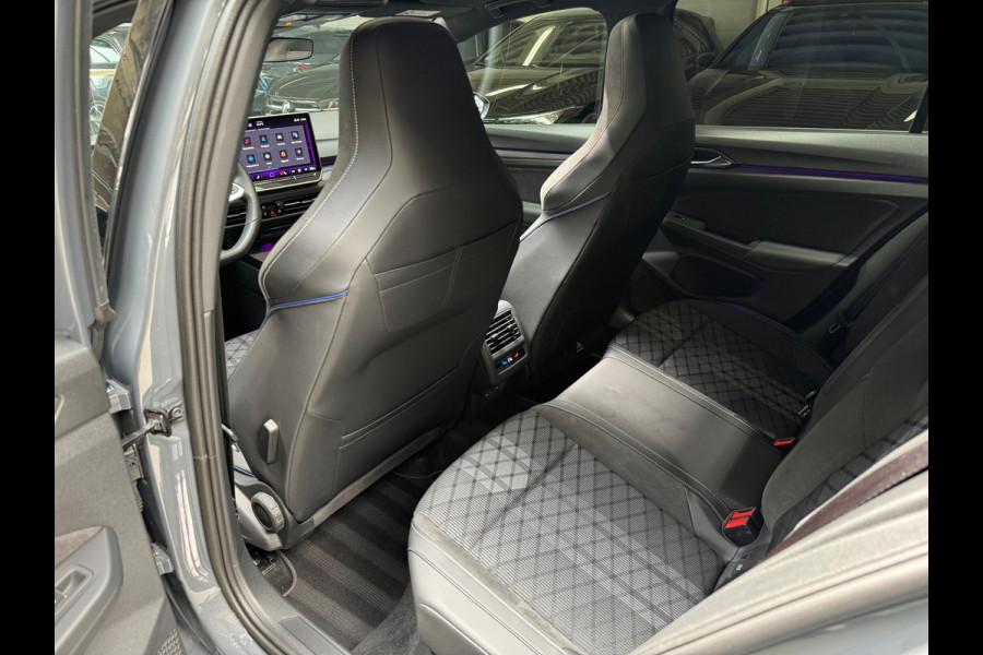 Volkswagen Golf 1.5 eTSI Pano|HuD|Trekhaak|360 Camera|Keyless|ACC|Sfeer|Lane Assist