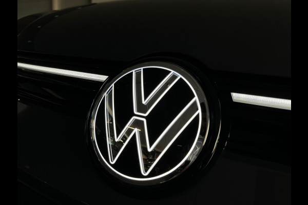 Volkswagen Golf 1.5 eTSI Pano|HuD|Trekhaak|360 Camera|Keyless|ACC|Sfeer|Lane Assist