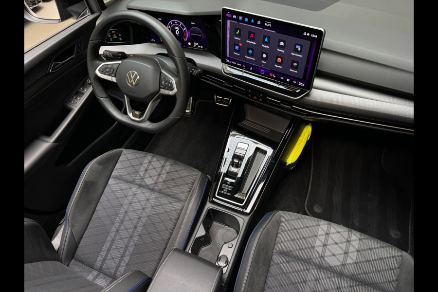 Volkswagen Golf 1.5 eTSI Pano|HuD|Trekhaak|360 Camera|Keyless|ACC|Sfeer|Lane Assist