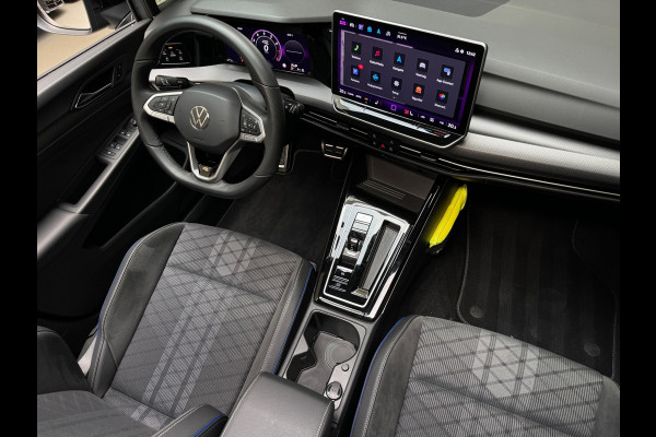 Volkswagen Golf 1.5 eTSI Pano|HuD|Trekhaak|360 Camera|Keyless|ACC|Sfeer|Lane Assist