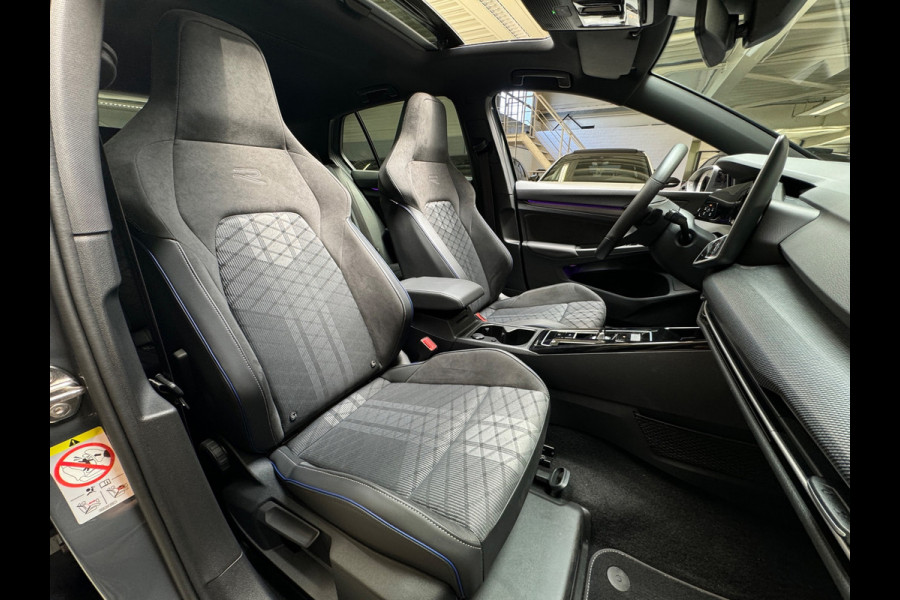 Volkswagen Golf 1.5 eTSI Pano|HuD|Trekhaak|360 Camera|Keyless|ACC|Sfeer|Lane Assist