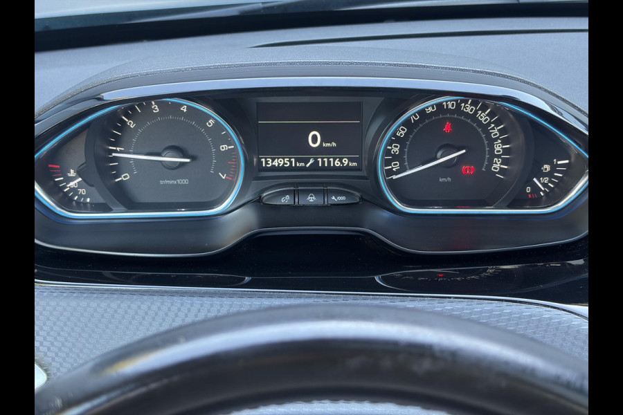 Peugeot 2008 1.2 PureTech Allure D-riem vv in 02-2026 l Pano l Carplay l Camera l Halfleder l 110pk l Dealer Onderhouden l 2e Eigenaar l Navi l Clima l Cruise l Pdc l Lm velgen l Apk tot 02-2027