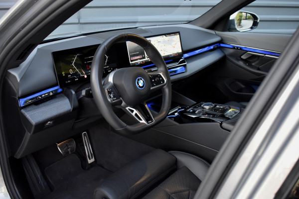 BMW i5 eDrive40 M Sport 84 kWh | Orig. NL | Driving Assistant Plus | Lederen Bekleding | Ambient verlichting |