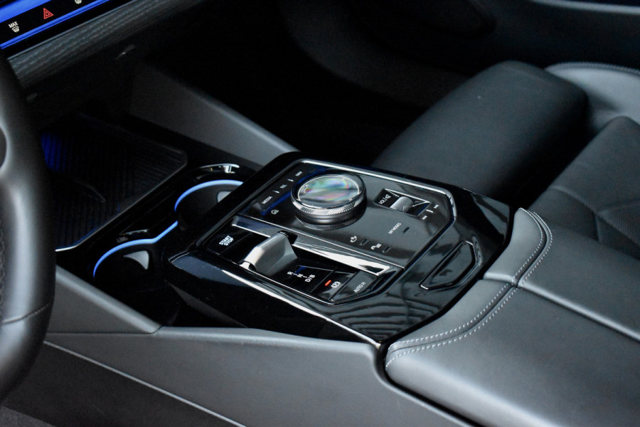 BMW i5 eDrive40 M Sport 84 kWh | Orig. NL | Driving Assistant Plus | Lederen Bekleding | Ambient verlichting |