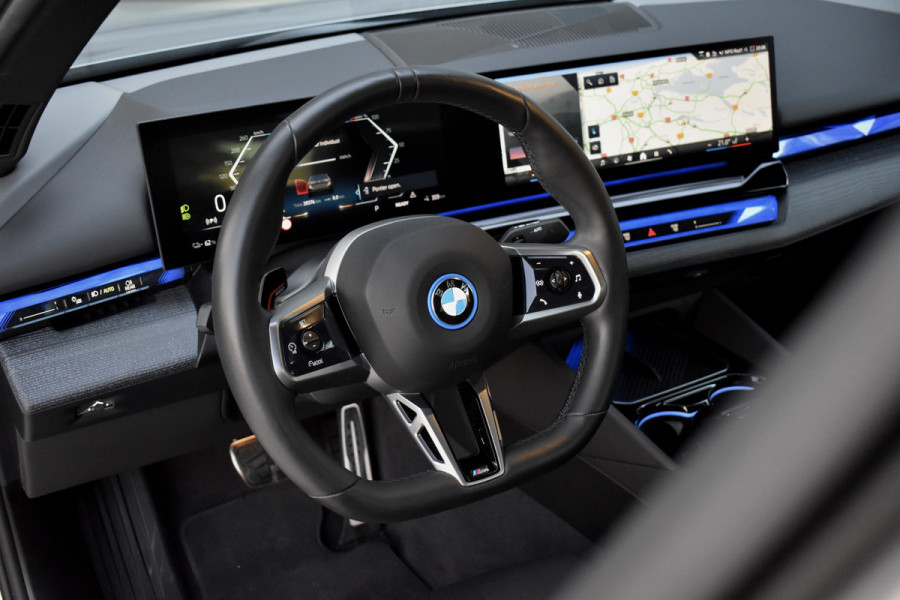 BMW i5 eDrive40 M Sport 84 kWh | Orig. NL | Driving Assistant Plus | Lederen Bekleding | Ambient verlichting |