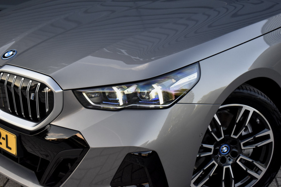 BMW i5 eDrive40 M Sport 84 kWh | Orig. NL | Driving Assistant Plus | Lederen Bekleding | Ambient verlichting |