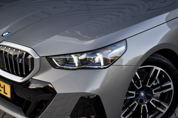 BMW i5 eDrive40 M Sport 84 kWh | Orig. NL | Driving Assistant Plus | Lederen Bekleding | Ambient verlichting |