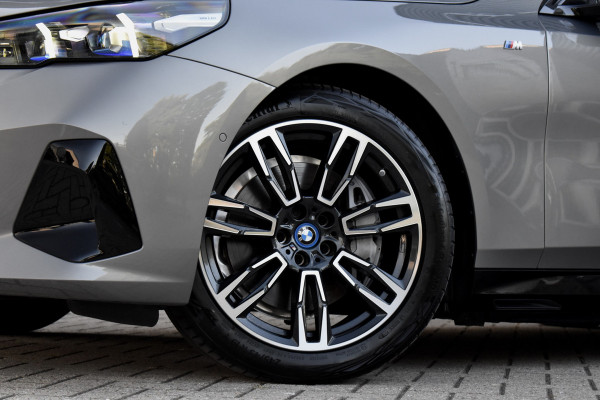 BMW i5 eDrive40 M Sport 84 kWh | Orig. NL | Driving Assistant Plus | Lederen Bekleding | Ambient verlichting |