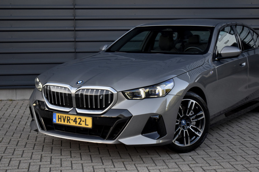 BMW i5 eDrive40 M Sport 84 kWh | Orig. NL | Driving Assistant Plus | Lederen Bekleding | Ambient verlichting |