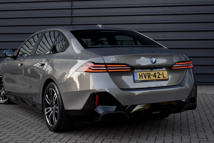 BMW i5 eDrive40 M Sport 84 kWh | Orig. NL | Driving Assistant Plus | Lederen Bekleding | Ambient verlichting |