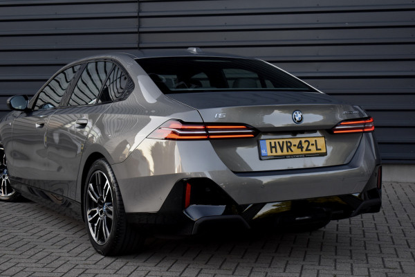 BMW i5 eDrive40 M Sport 84 kWh | Orig. NL | Driving Assistant Plus | Lederen Bekleding | Ambient verlichting |