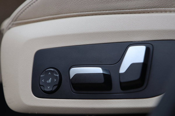 BMW X3 XDrive30e / PANO / LASER / HUD / MEMORY / 360 / KEYLESS / 21'