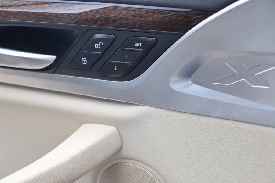 BMW X3 XDrive30e / PANO / LASER / HUD / MEMORY / 360 / KEYLESS / 21'