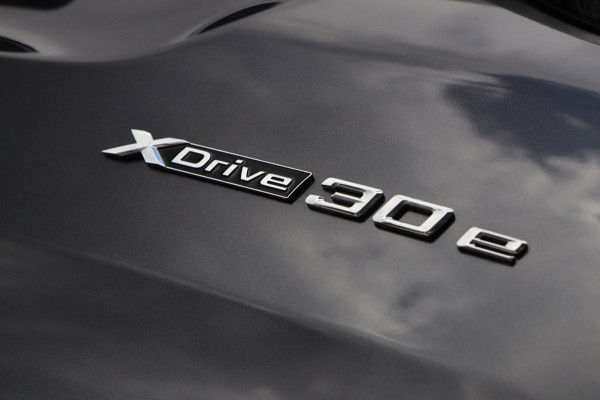 BMW X3 XDrive30e / PANO / LASER / HUD / MEMORY / 360 / KEYLESS / 21'