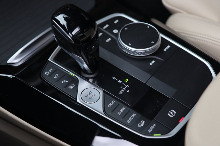 BMW X3 XDrive30e / PANO / LASER / HUD / MEMORY / 360 / KEYLESS / 21'
