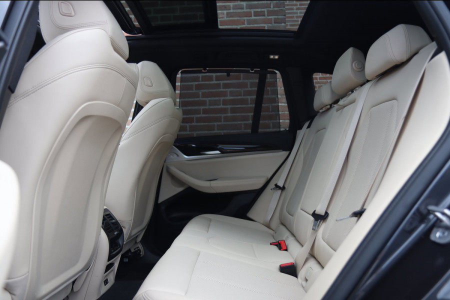 BMW X3 XDrive30e / PANO / LASER / HUD / MEMORY / 360 / KEYLESS / 21'