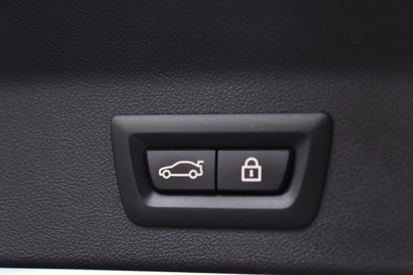 BMW X3 XDrive30e / PANO / LASER / HUD / MEMORY / 360 / KEYLESS / 21'