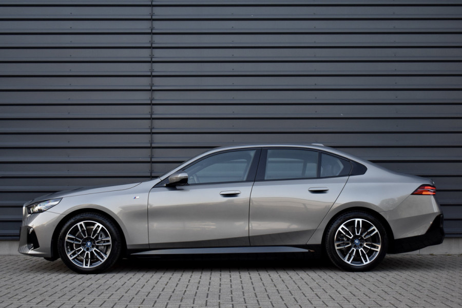 BMW i5 eDrive40 M Sport 84 kWh | Orig. NL | Driving Assistant Plus | Lederen Bekleding | Ambient verlichting |