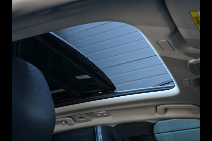 Volvo XC60 2.0 T8 Plug-in hybrid AWD Ultra Black Edition | Panoramadak | Harman/Kardon | Pilot Assist | HUD | 360 Camera | Memory Seats | Trekhaak | Stuurverwarming | Stoelverwarming V+A |