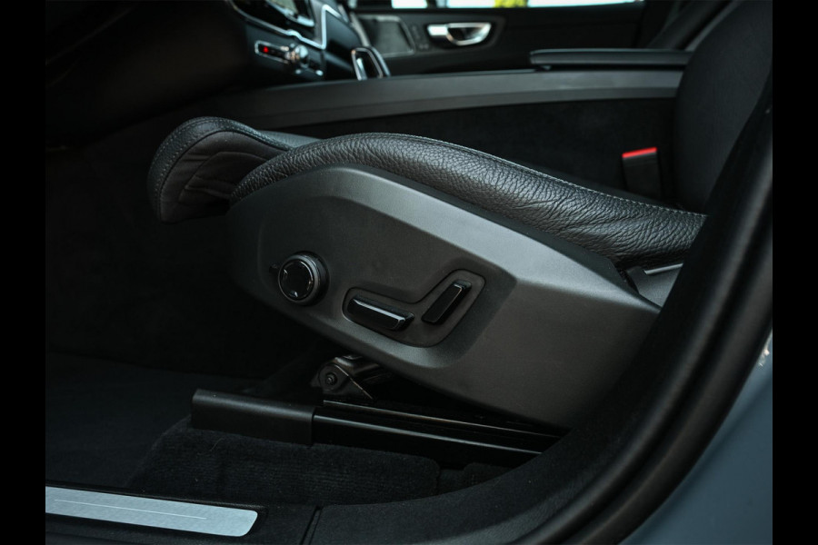 Volvo XC60 2.0 T8 Plug-in hybrid AWD Ultra Black Edition | Panoramadak | Harman/Kardon | Pilot Assist | HUD | 360 Camera | Memory Seats | Trekhaak | Stuurverwarming | Stoelverwarming V+A |
