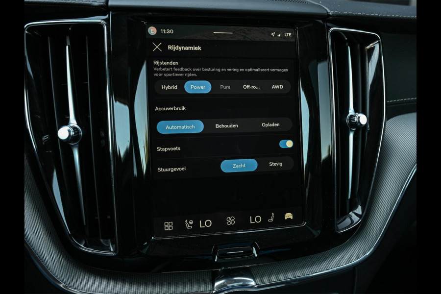 Volvo XC60 2.0 T8 Plug-in hybrid AWD Ultra Black Edition | Panoramadak | Harman/Kardon | Pilot Assist | HUD | 360 Camera | Memory Seats | Trekhaak | Stuurverwarming | Stoelverwarming V+A |