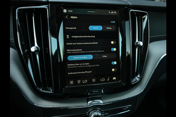 Volvo XC60 2.0 T8 Plug-in hybrid AWD Ultra Black Edition | Panoramadak | Harman/Kardon | Pilot Assist | HUD | 360 Camera | Memory Seats | Trekhaak | Stuurverwarming | Stoelverwarming V+A |