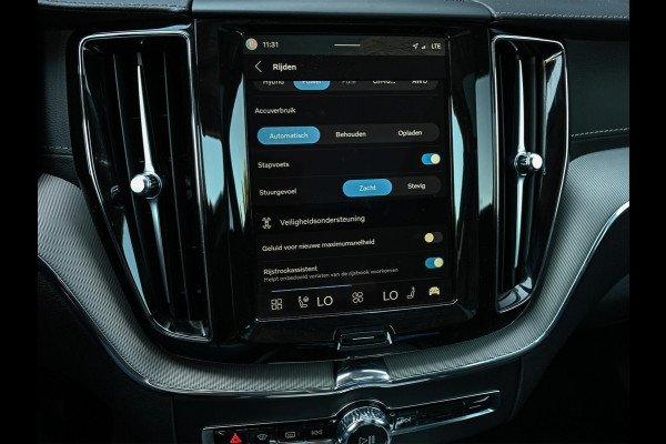 Volvo XC60 2.0 T8 Plug-in hybrid AWD Ultra Black Edition | Panoramadak | Harman/Kardon | Pilot Assist | HUD | 360 Camera | Memory Seats | Trekhaak | Stuurverwarming | Stoelverwarming V+A |