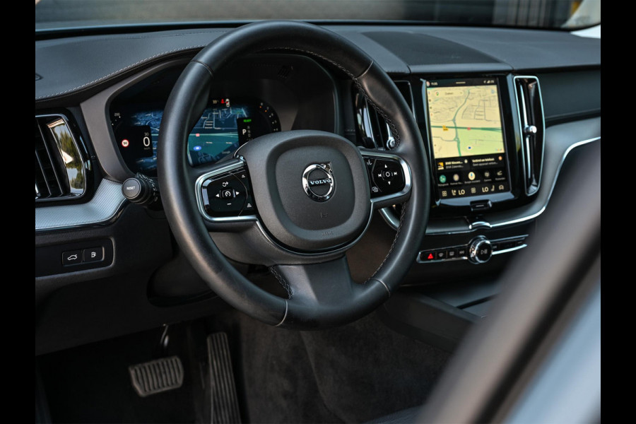 Volvo XC60 2.0 T8 Plug-in hybrid AWD Ultra Black Edition | Panoramadak | Harman/Kardon | Pilot Assist | HUD | 360 Camera | Memory Seats | Trekhaak | Stuurverwarming | Stoelverwarming V+A |