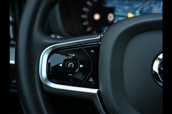 Volvo XC60 2.0 T8 Plug-in hybrid AWD Ultra Black Edition | Panoramadak | Harman/Kardon | Pilot Assist | HUD | 360 Camera | Memory Seats | Trekhaak | Stuurverwarming | Stoelverwarming V+A |