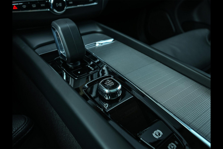 Volvo XC60 2.0 T8 Plug-in hybrid AWD Ultra Black Edition | Panoramadak | Harman/Kardon | Pilot Assist | HUD | 360 Camera | Memory Seats | Trekhaak | Stuurverwarming | Stoelverwarming V+A |