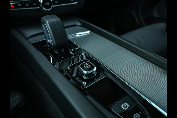Volvo XC60 2.0 T8 Plug-in hybrid AWD Ultra Black Edition | Panoramadak | Harman/Kardon | Pilot Assist | HUD | 360 Camera | Memory Seats | Trekhaak | Stuurverwarming | Stoelverwarming V+A |