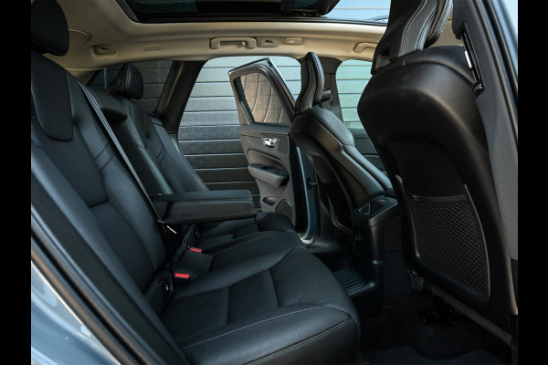 Volvo XC60 2.0 T8 Plug-in hybrid AWD Ultra Black Edition | Panoramadak | Harman/Kardon | Pilot Assist | HUD | 360 Camera | Memory Seats | Trekhaak | Stuurverwarming | Stoelverwarming V+A |