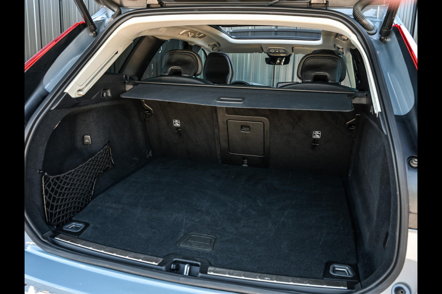 Volvo XC60 2.0 T8 Plug-in hybrid AWD Ultra Black Edition | Panoramadak | Harman/Kardon | Pilot Assist | HUD | 360 Camera | Memory Seats | Trekhaak | Stuurverwarming | Stoelverwarming V+A |