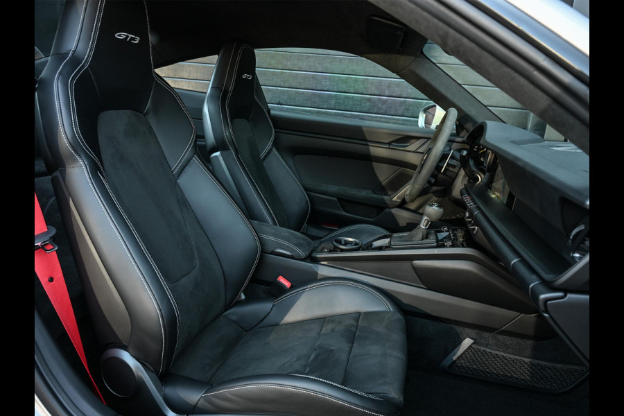 Porsche 911 4.0 GT3 | NL-Auto | Dealeronderhouden | Sport Chrono | Achterasbesturing | Race-Tex Hemelbekleding | 18 Wegs Verst. Stoelen | Camera |