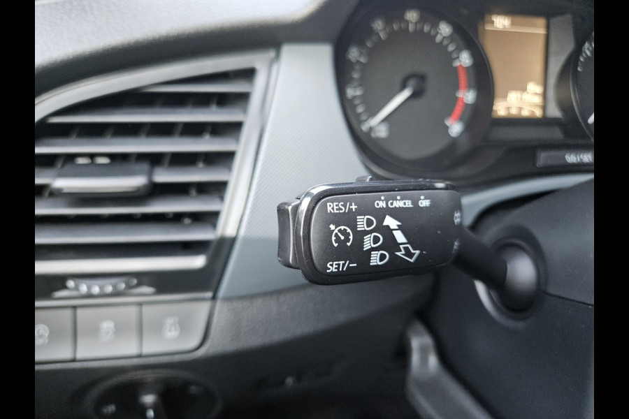 Škoda Fabia Combi 1.0 MPI Active Trekhaak! Cruise Control! NAP! Nette Auto!