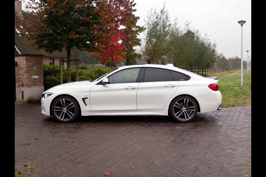BMW 4 Serie Gran Coupé 420i High Executive | M-Pakket | Panoramadak | Trekhaak | NL-Auto |