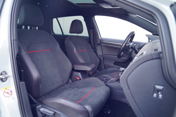 Volkswagen Golf 2.0 TSI GTI Performance / Pano / Dealeronderhouden / Dynaudio / Bearlock / White Silver Metallic