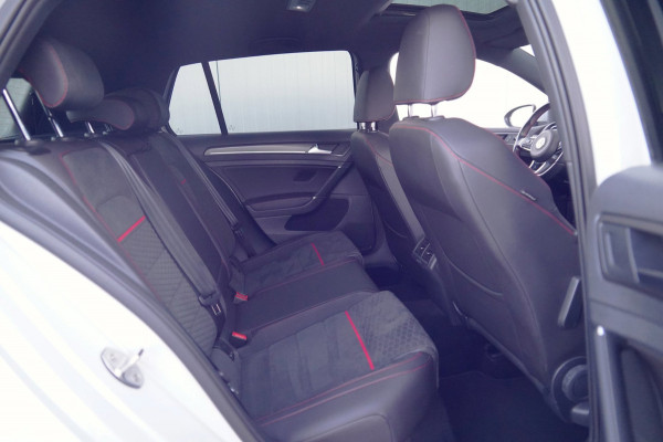 Volkswagen Golf 2.0 TSI GTI Performance / Pano / Dealeronderhouden / Dynaudio / Bearlock / White Silver Metallic