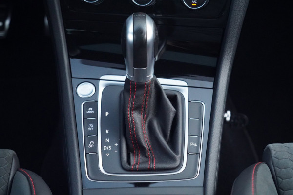 Volkswagen Golf 2.0 TSI GTI Performance / Pano / Dealeronderhouden / Dynaudio / Bearlock / White Silver Metallic