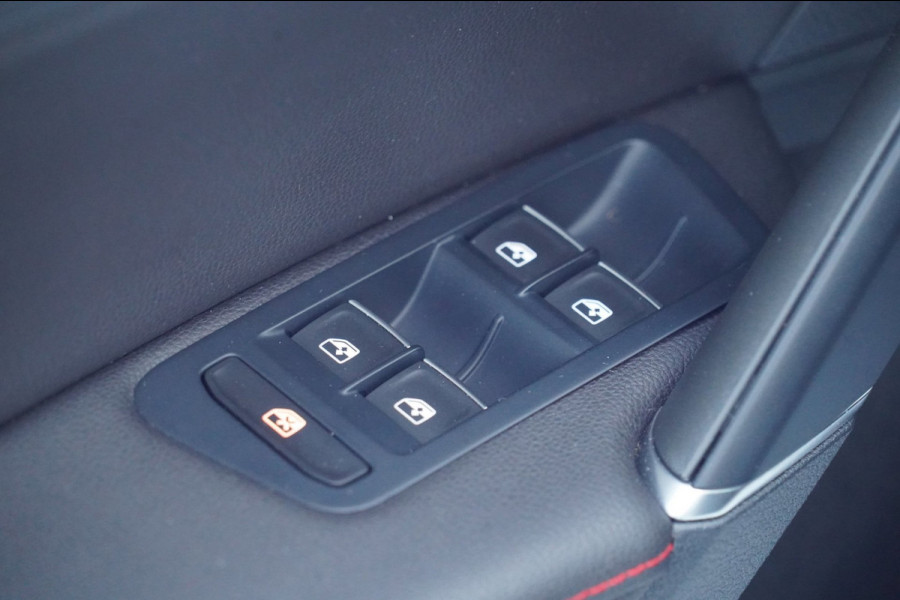 Volkswagen Golf 2.0 TSI GTI Performance / Pano / Dealeronderhouden / Dynaudio / Bearlock / White Silver Metallic