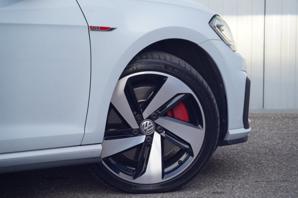Volkswagen Golf 2.0 TSI GTI Performance / Pano / Dealeronderhouden / Dynaudio / Bearlock / White Silver Metallic