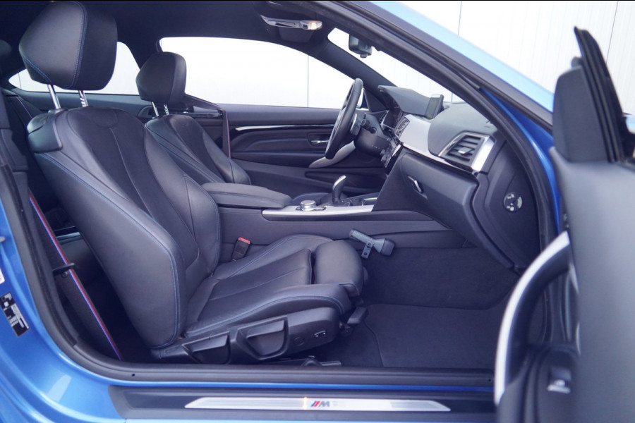 BMW 4 Serie Coupé 430i High Executive / M-Sport / NL-Auto / Dealeronderhouden / Estoril Blue / Leder / Navi