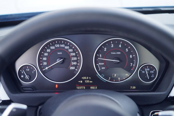 BMW 4 Serie Coupé 430i High Executive / M-Sport / NL-Auto / Dealeronderhouden / Estoril Blue / Leder / Navi