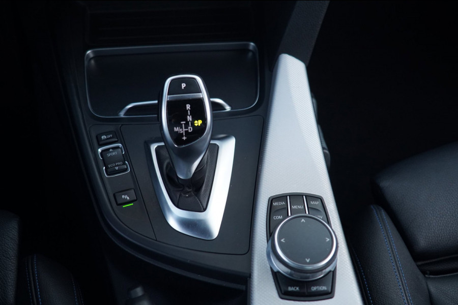 BMW 4 Serie Coupé 430i High Executive / M-Sport / NL-Auto / Dealeronderhouden / Estoril Blue / Leder / Navi
