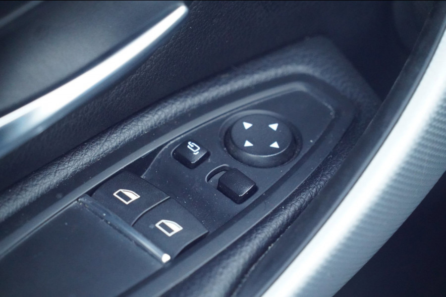 BMW 4 Serie Coupé 430i High Executive / M-Sport / NL-Auto / Dealeronderhouden / Estoril Blue / Leder / Navi