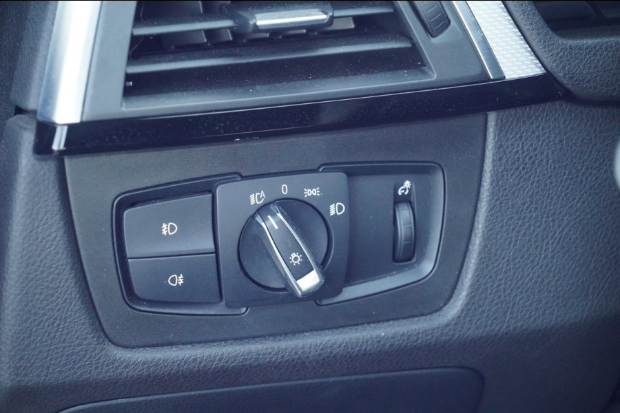 BMW 4 Serie Coupé 430i High Executive / M-Sport / NL-Auto / Dealeronderhouden / Estoril Blue / Leder / Navi