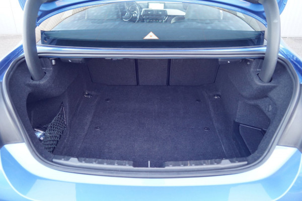 BMW 4 Serie Coupé 430i High Executive / M-Sport / NL-Auto / Dealeronderhouden / Estoril Blue / Leder / Navi